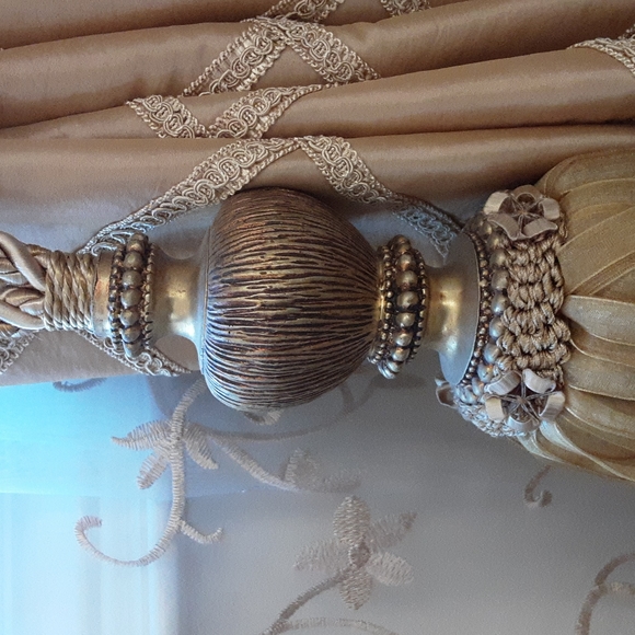 SET OF 8 HORCHOW ANTIQUE GOLD CURTAIN TIE BACKS - Picture 7 of 11